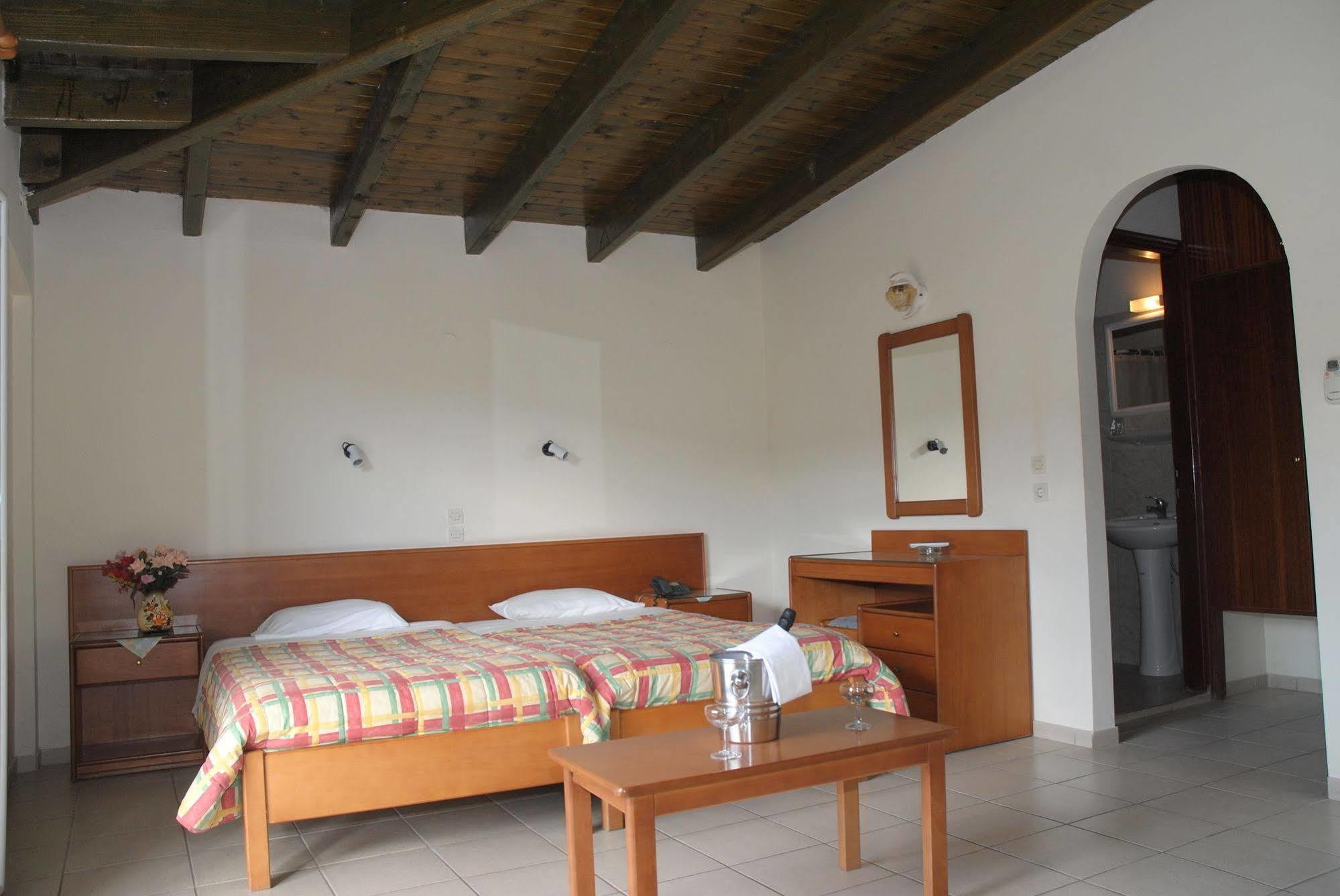 Seabird Hotel Moraḯtika Ngoại thất bức ảnh